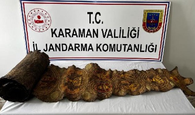 Antik Mısır dönemine ait piton derisine işlenmiş eser ele geçirildi
