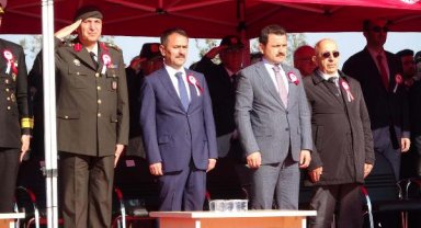 Anzaklar, Gelibolu Yarımadası'nda 'şafak ayini' ile anıldı