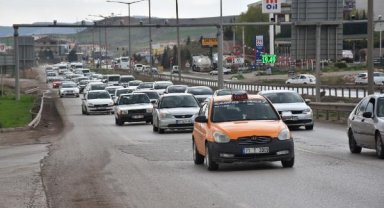 Ara tatil ve bayram süresinde 'kilit kavşak'tan 627 bin araç geçti