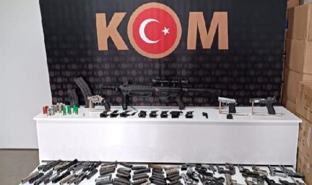 Aranan şüphelinin evinden cephanelik çıktı