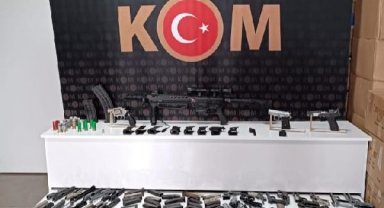 Aranan şüphelinin evinden cephanelik çıktı