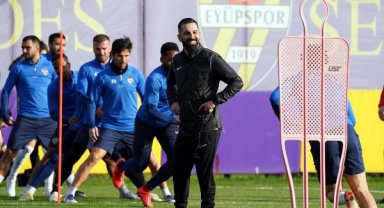 Arda Turan, Eyüpspor ile ilk antrenmanına çıktı