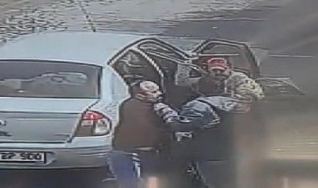 Arnavutköy'de iş arkadaşını sokak ortasında bıçakladı