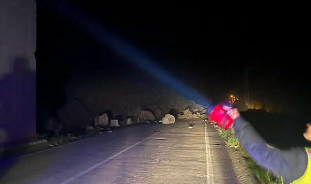 Artvin- Erzurum karayolu heyelanla kapandı