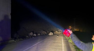 Artvin- Erzurum karayolu heyelanla kapandı