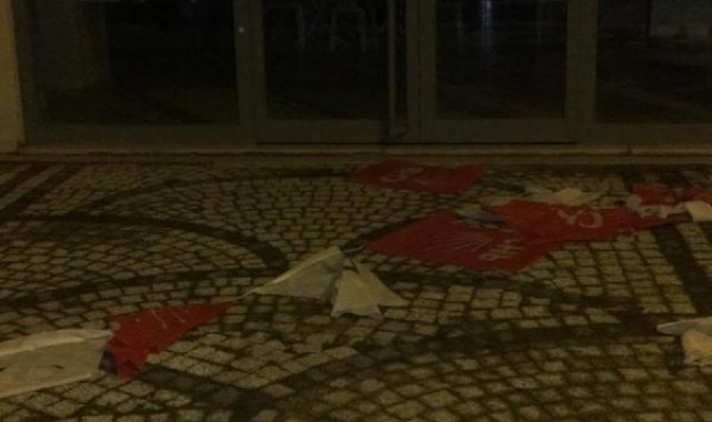 Ataşehir'de CHP seçim bürosuna saldırı