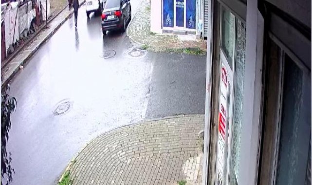 Avcılar'da arkasından yanaştı, cebindeki telefonu alıp kaçtı