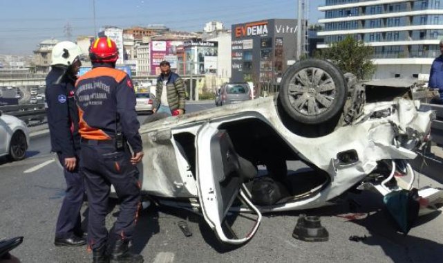 Avcılar'da bariyere çarpan otomobil takla attı: 1 yaralı