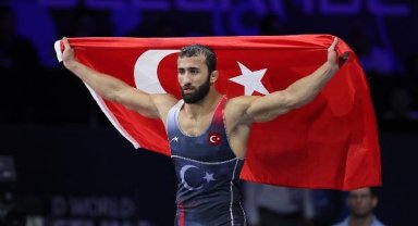 Avrupa Güreş Şampiyonası'nda Burhan Akbudak finale yükseldi