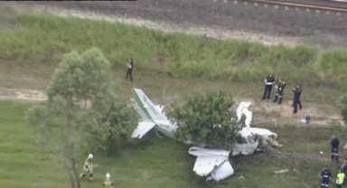 Avustralya'da pilot, düşen uçaktan sağ kurtuldu