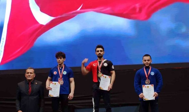 Ay'ın bileği bükülmüyor