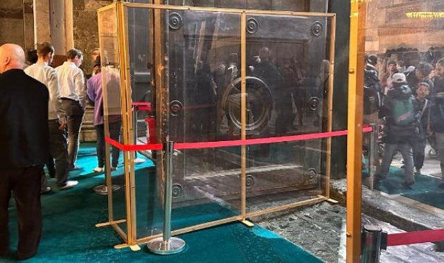 Ayasofya Camii'nde aşınma önlemleri; '50 bin elin bir yere dokunduğunu düşünün'
