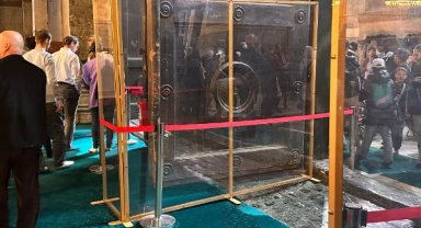 Ayasofya Camii'nde aşınma önlemleri; '50 bin elin bir yere dokunduğunu düşünün'