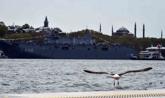 Ayasofya'dan TCG Anadolu'ya eşsiz manzara
