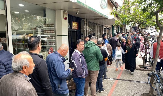 Aydın'da uzun tatlı kuyrukları oluştu