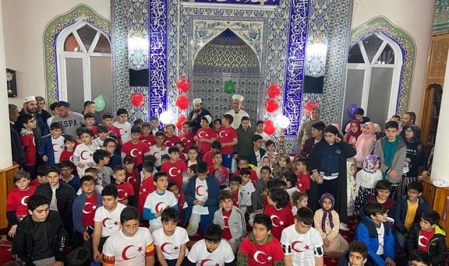 Aydınlı çocuklar camileri dolduruyor