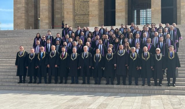 AYM Başkanı Arslan, Anıtkabir'i ziyaret etti