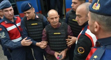 Aynı aileden 3 kişinin öldüğü köpek besleme kavgası sanıklarına keşifte gerginlik