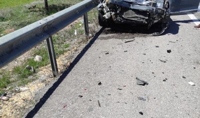 Aynı yöne giden otomobiller çarpıştı: 1 ölü, 6 yaralı
