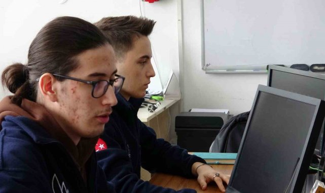 B-Dispate Uzay Takımı model uydu yarışmasında birinciliği hedefliyor