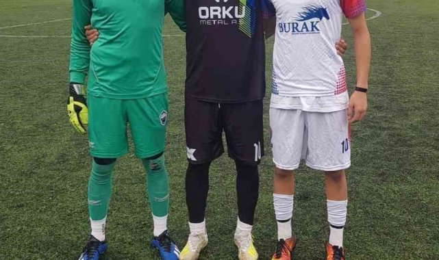 Baba - oğul yeşil sahada rakip oldu