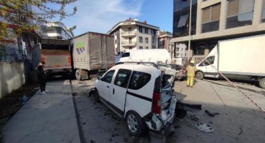 Bağcılar'da kamyon 6 aracı biçti; Kaza anı kameraya yansıdı