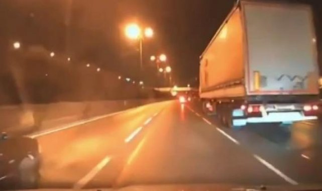 Bağcılar'da makas atarken 3 aracın arasında sıkıştı