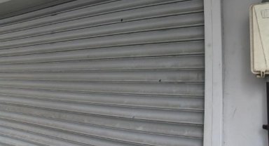 Bağcılar'da iş yerini kurşunladılar