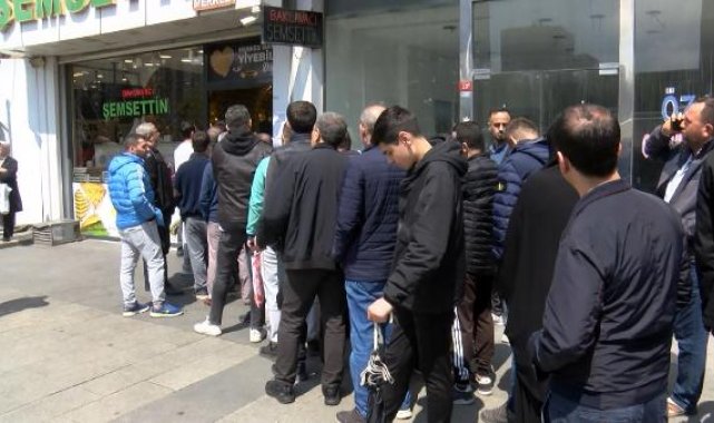 Bahçelievler'de bayram öncesi ucuz baklava kuyruğu