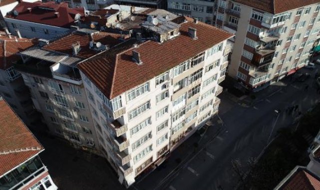 Bahçelievler'de boşaltılan 6 katlı bina havadan fotoğraflandı