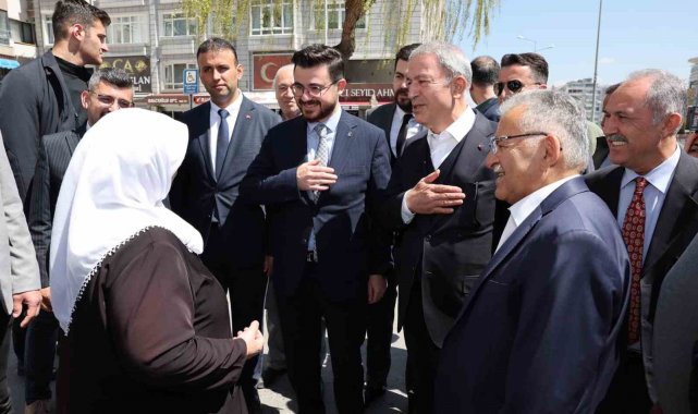 Bakan Akar ile Başkan Büyükkılıç'tan esnaf ziyareti
