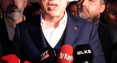 Bakan Akar: Mehmetçik, teröristleri kazdıkları çukurlara gömmeye devam ediyor