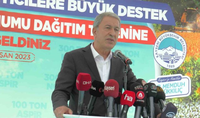 Bakan Akar: "Teröristler ile arasında mesafe olmayanlar bizim için büyük bir endişe kaynağıdır"