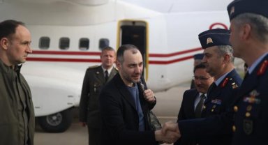 Bakan Akar'dan Ukrayna Altyapı Bakanı Kubrakov'a Togg jesti