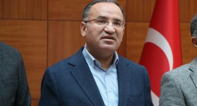 Bakan Bozdağ'da seccade tepkisi: Kılıçdaroğlu'na ve yanındakilere yakışmamıştır