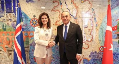 Bakan Çavuşoğlu, İzlandalı mevkidaşı Gylfadottir ile görüştü