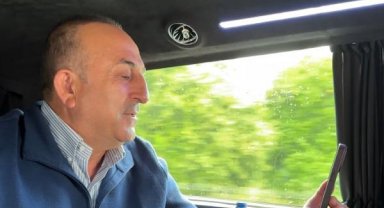 Bakan Çavuşoğlu, Sudan'dan tahliye edilen vatandaşlar ile görüştü
