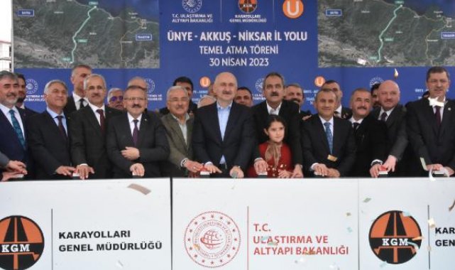 Bakan Karaismailoğlu ve Özer, Ünye-Akkuş-Niksar kara yolunun temel atma törenine katıldı - Yeniden
