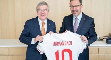 Bakan Kasapoğlu IOC Başkanı Bach ile Lozan'da buluştu