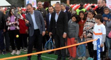 Bakan Kasapoğlu, Kahramanmaraş'ta portatif tenis kortu açtı