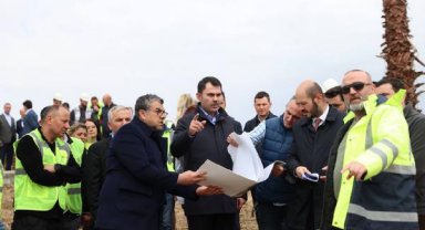 Bakan Kurum Atatürk Havalimanı Millet Bahçesi'nde incelemelerde bulundu