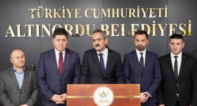 Bakan Özer: Deprem bölgesindeki 12 bin çocuğa bayram hediyesi hazırlandı