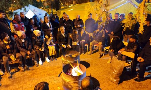 Bakan Özer, depremzede öğrencilerle buluştu