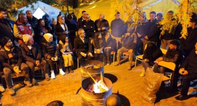 Bakan Özer, depremzede öğrencilerle buluştu