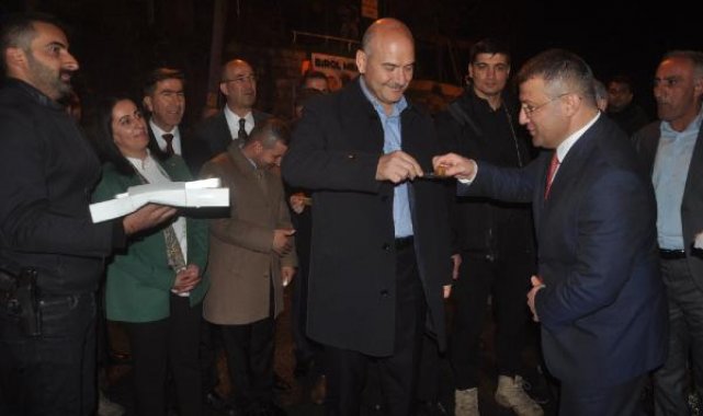 Bakan Soylu, bayram namazını Hakkari'deki üs bölgesinde askerlerle kıldı