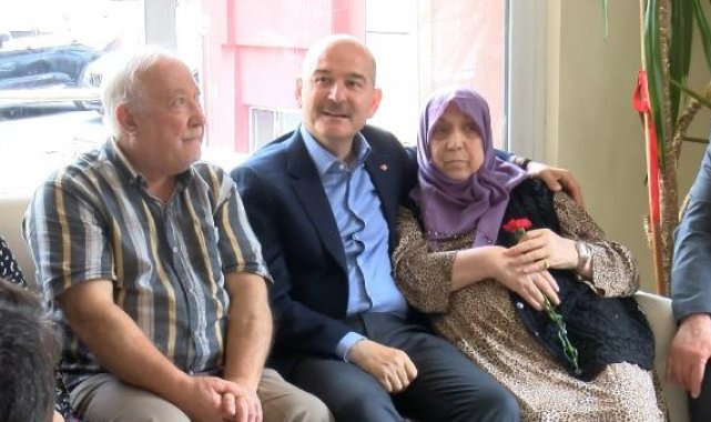 Bakan Soylu Sarıyer'de huzurevini ziyaret etti