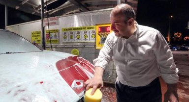 Bakan Varank Togg'u elleriyle yıkadı