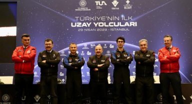 Bakan Varank Türkiye'nin ilk uzay yolcularıyla bir araya geldi