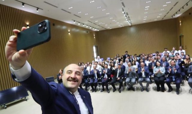 Bakan Varank ve Togg heyeti, Taşkent'te Özbek öğrencilerle buluştu