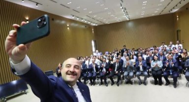 Bakan Varank ve Togg heyeti, Taşkent'te Özbek öğrencilerle buluştu